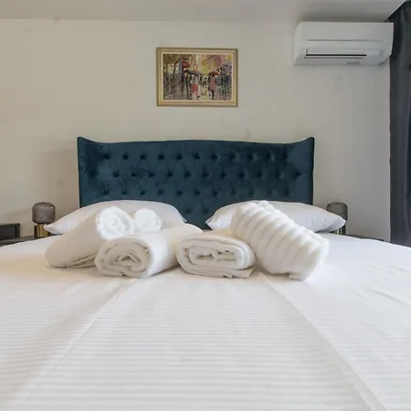 Luxury Monika With Shared Pool