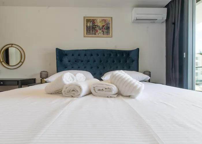 Luxury Monika With Shared Pool