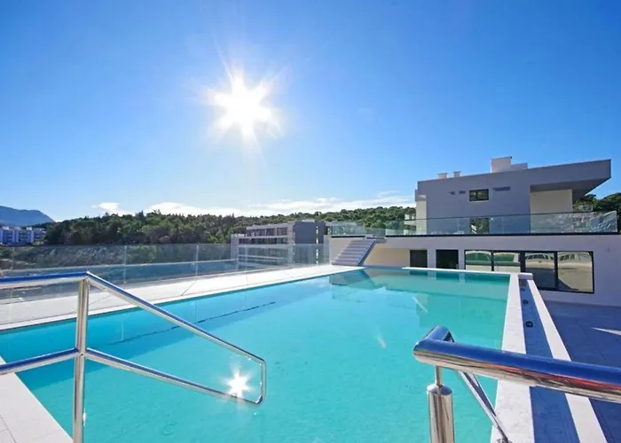 Luxury Monika With Shared Pool