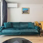 Luxury Monika With Shared Pool Apartment *