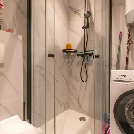 Luxury Monika With Shared Pool Apartment *