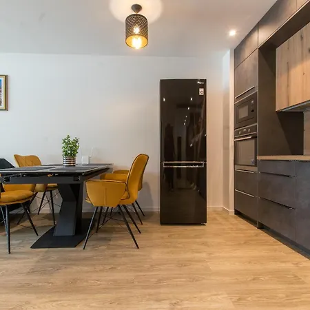 Apartment Luxury Monika With Shared Pool Makarska