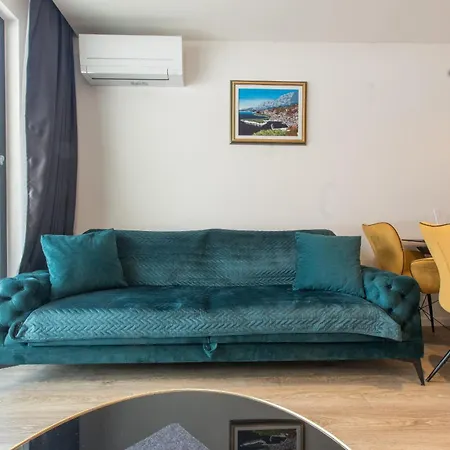 Luxury Monika With Shared Pool Apartamento *