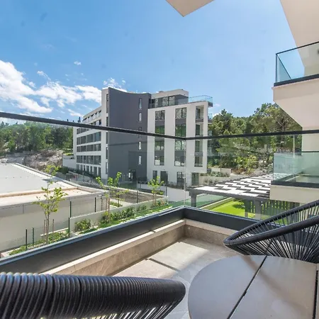 Apartment Luxury Monika With Shared Pool Makarska