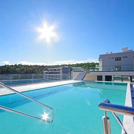 Luxury Monika With Shared Pool