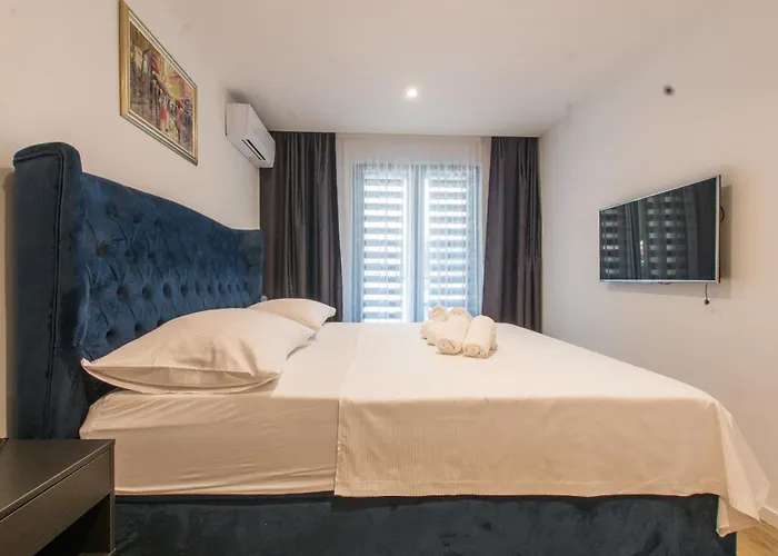 Luxury Monika With Shared Pool Makarska