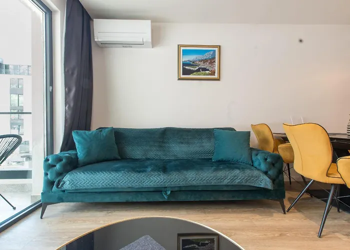 Luxury Monika With Shared Pool Apartment *