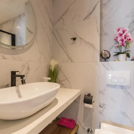 Luxury Monika With Shared Pool Appartement *