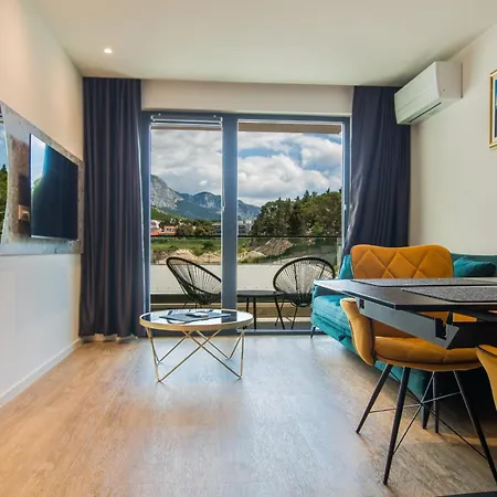 Luxury Monika With Shared Pool *