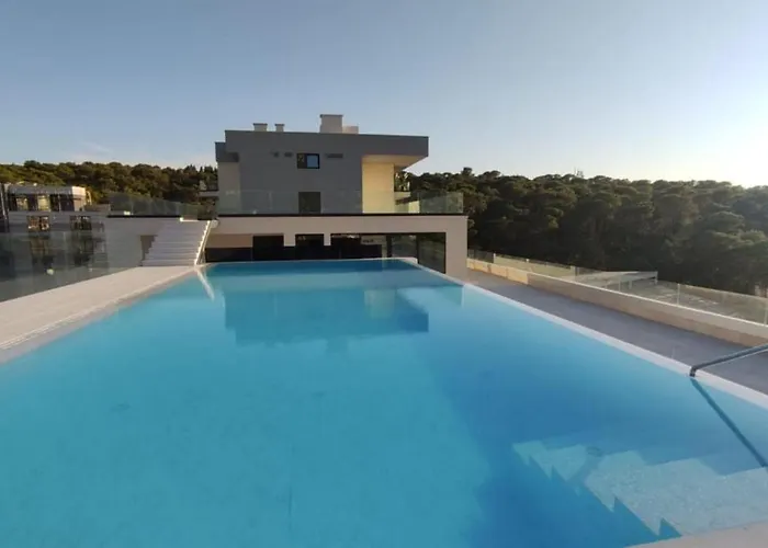 Luxury Monika With Shared Pool Lägenhet